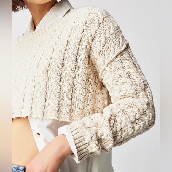 Free People 100% Cotton Tuesday Cream Cable Knit Cropped Sweater Size Medium - Picture 3 of 12